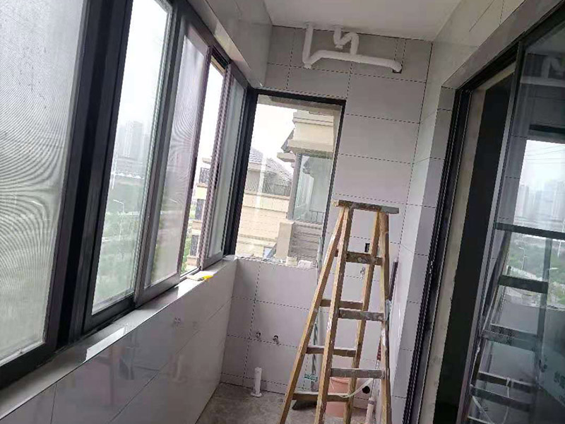 西安陽臺安裝玻璃窗多少錢一平方？(圖1)