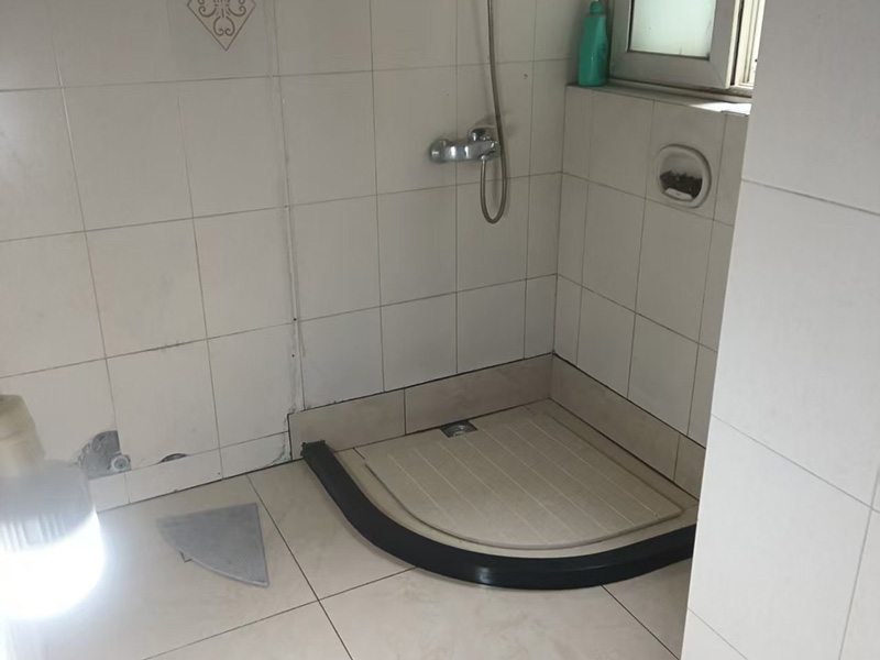 衛(wèi)生間墻角潮濕發(fā)霉？根源分析與3種長(zhǎng)效解決方案(圖1)