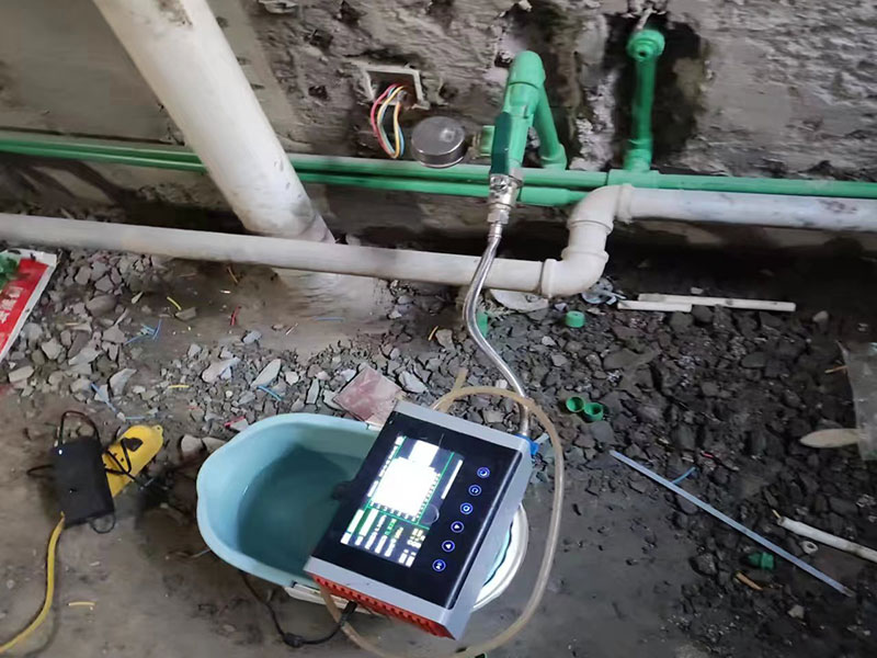 衛(wèi)生間水管暗漏檢測全攻略:聽聲辨位+專業(yè)儀器選擇指南(圖1) 衛(wèi)生間水管暗漏檢測全攻略:聽聲辨位+專業(yè)儀器選擇指南(圖1)